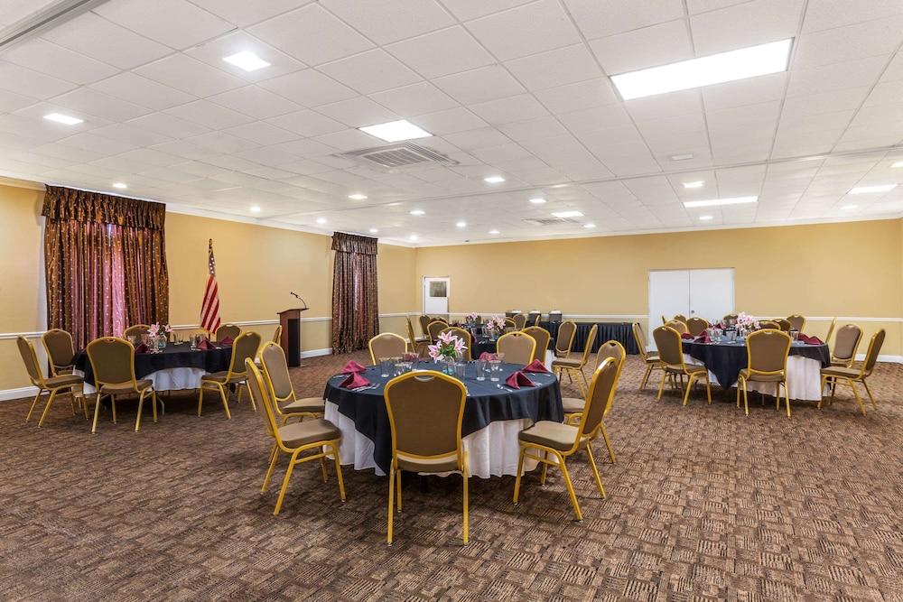 Ramada By Wyndham Hotel 3*