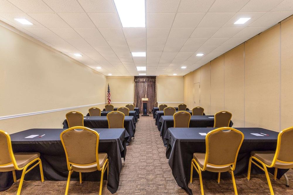 Ramada By Wyndham Hotel Houma